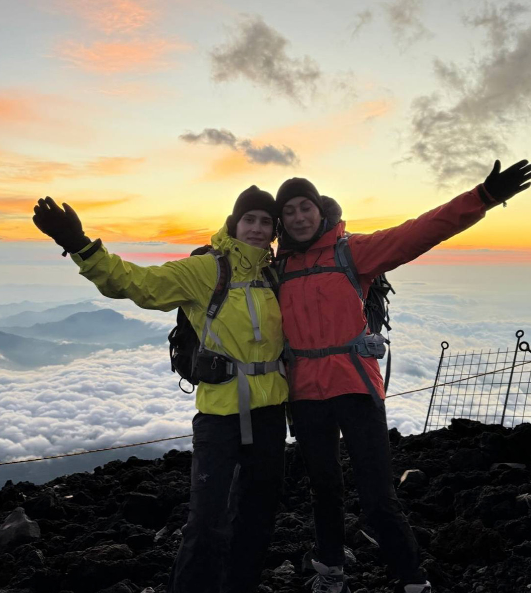 Тільки уявіть силу духу дівчат, якщо їхнє хобі - підкорення гірських вершин...