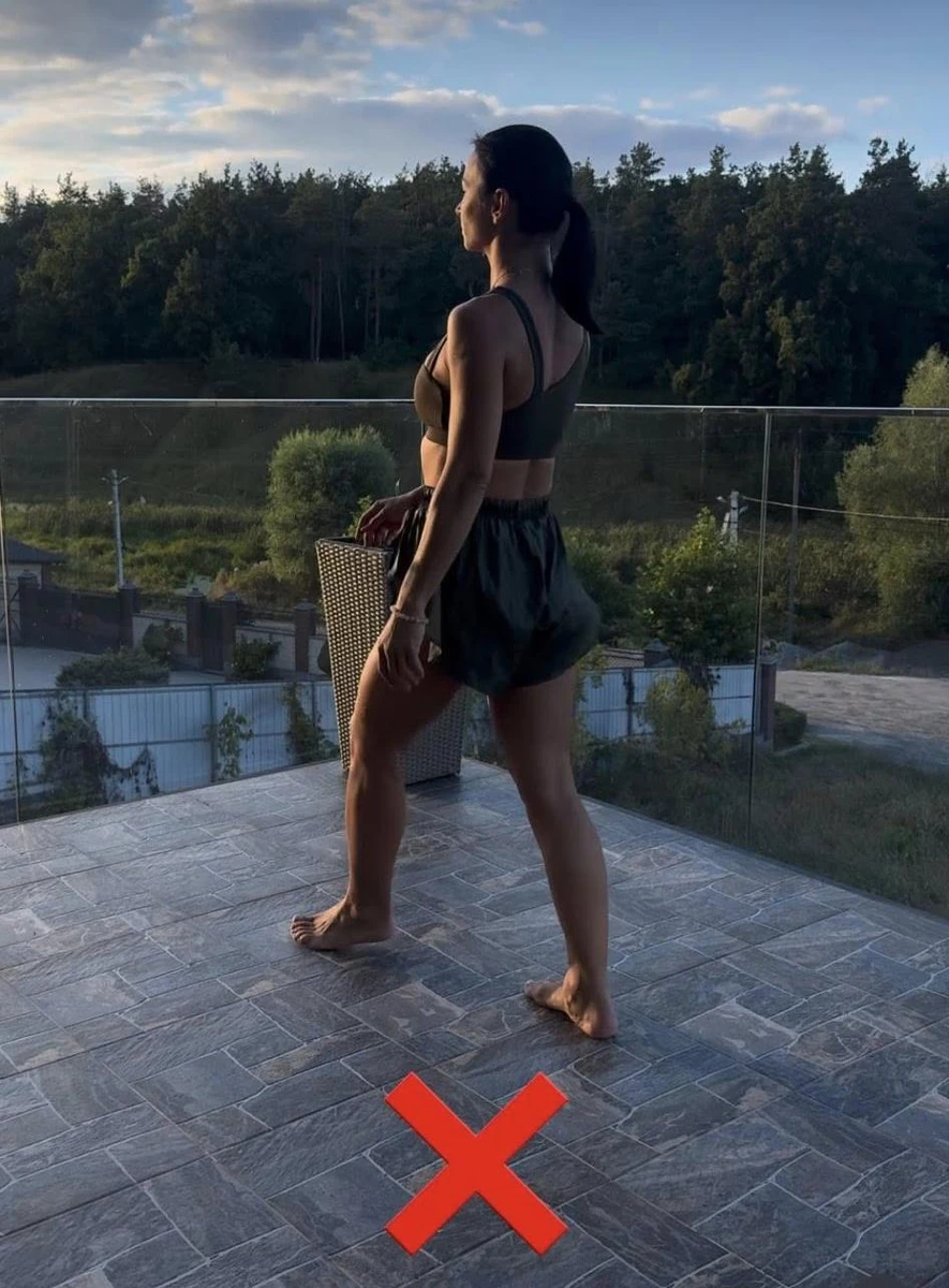 У відео Гвоздьова показала, як ходити правильно