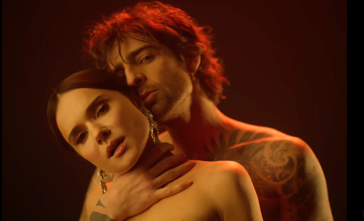 Володимир Дантес притиснув Олену Лавренюк для звабного кліпу на пісню до їхнього кіно