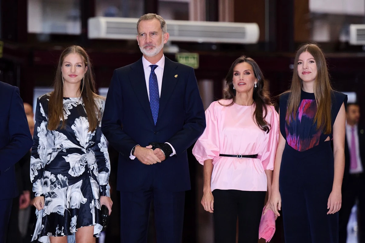 Ліворуч 17-річна принцеса Елеонор, а праворуч молодша Софія