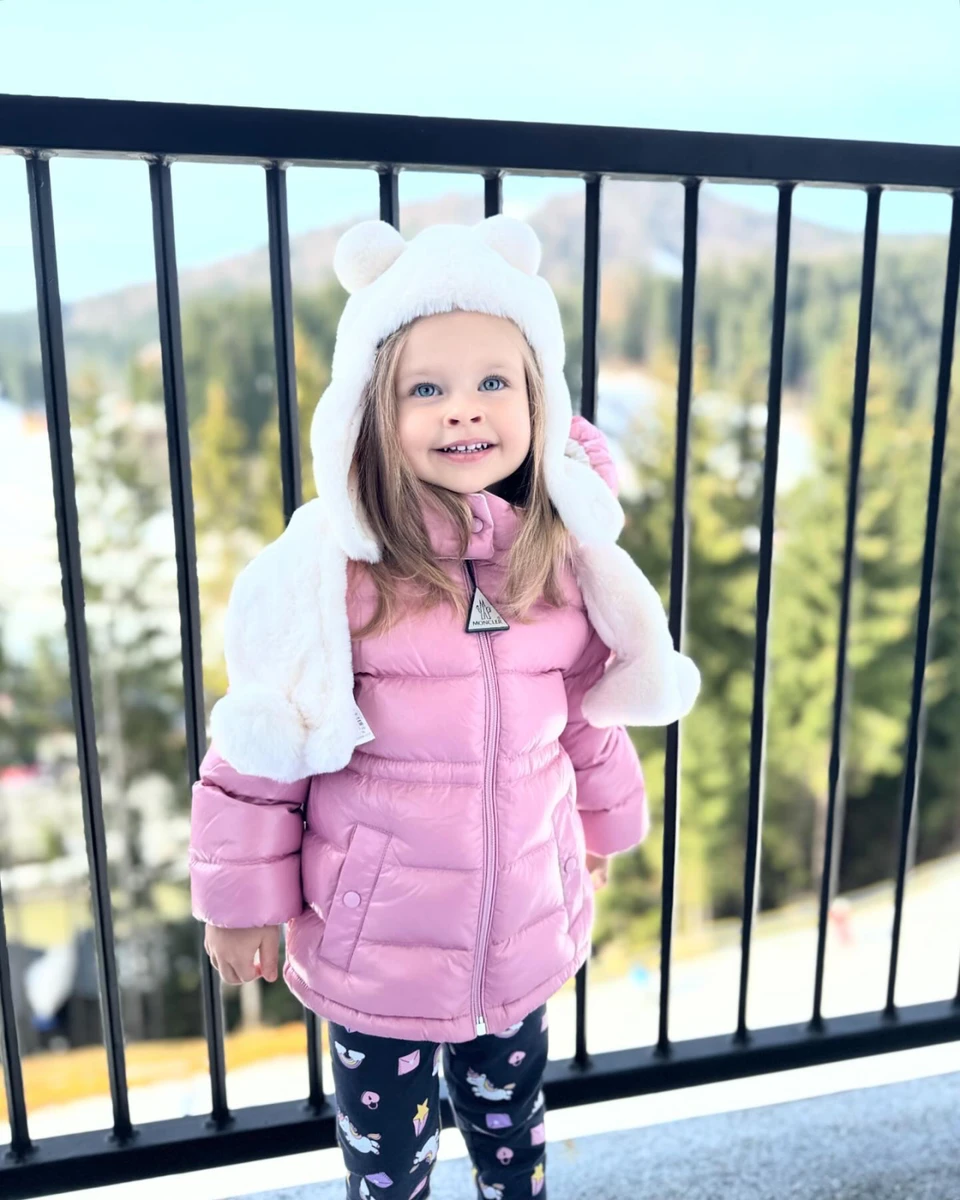 Вочевидь, батько сімейства не зміг приїхати до України