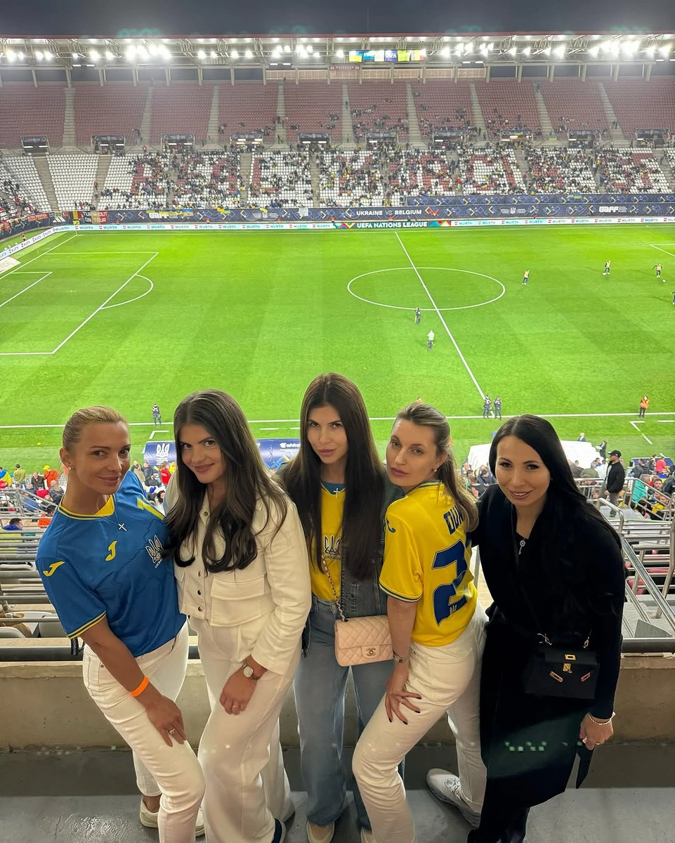 Дружини Реброва і Ярмоленка показалися на матчі збірної України