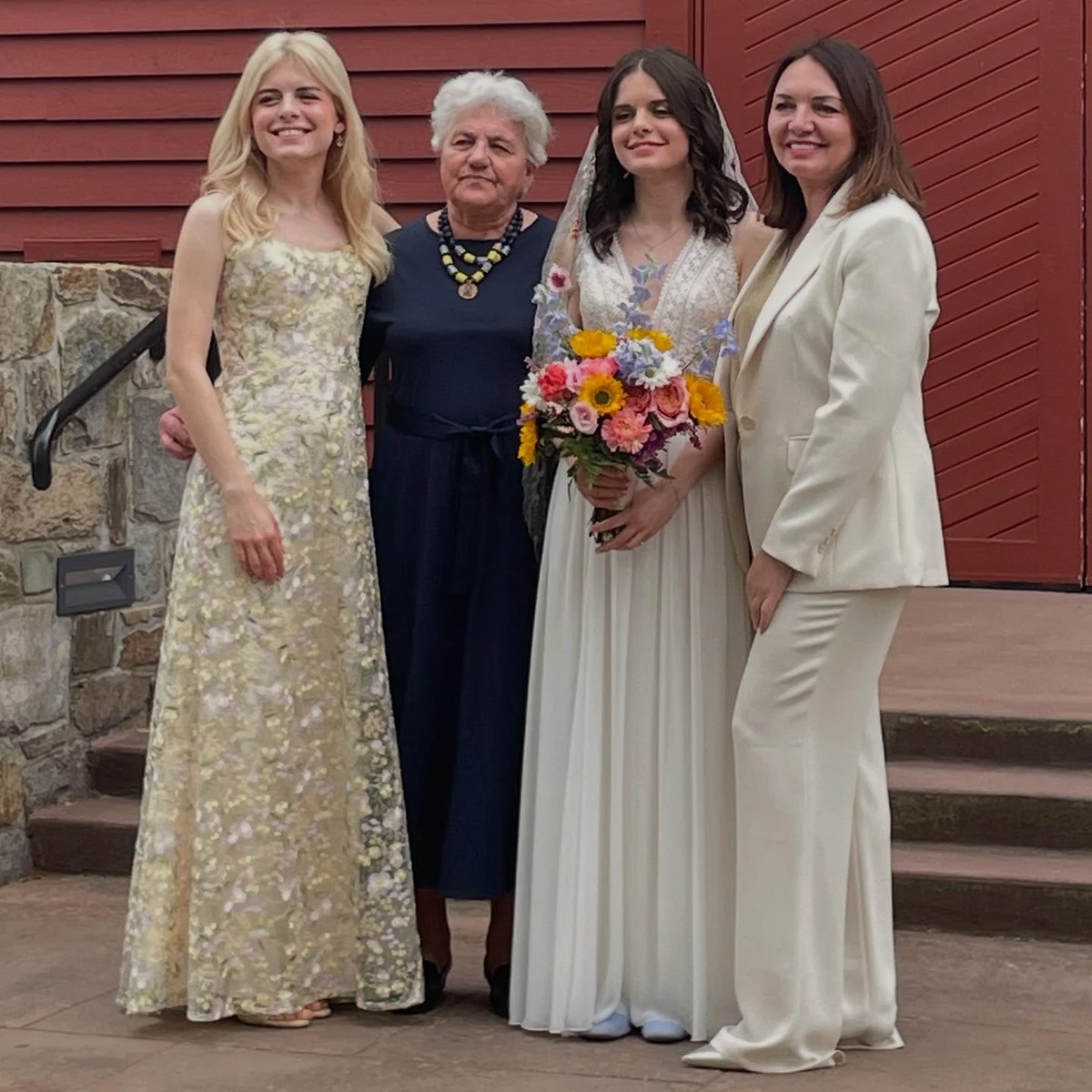 Три покоління жінок роду Маланій-Петришин-Гонгадзе, - підписала це фото Мирослава Гонгадзе 