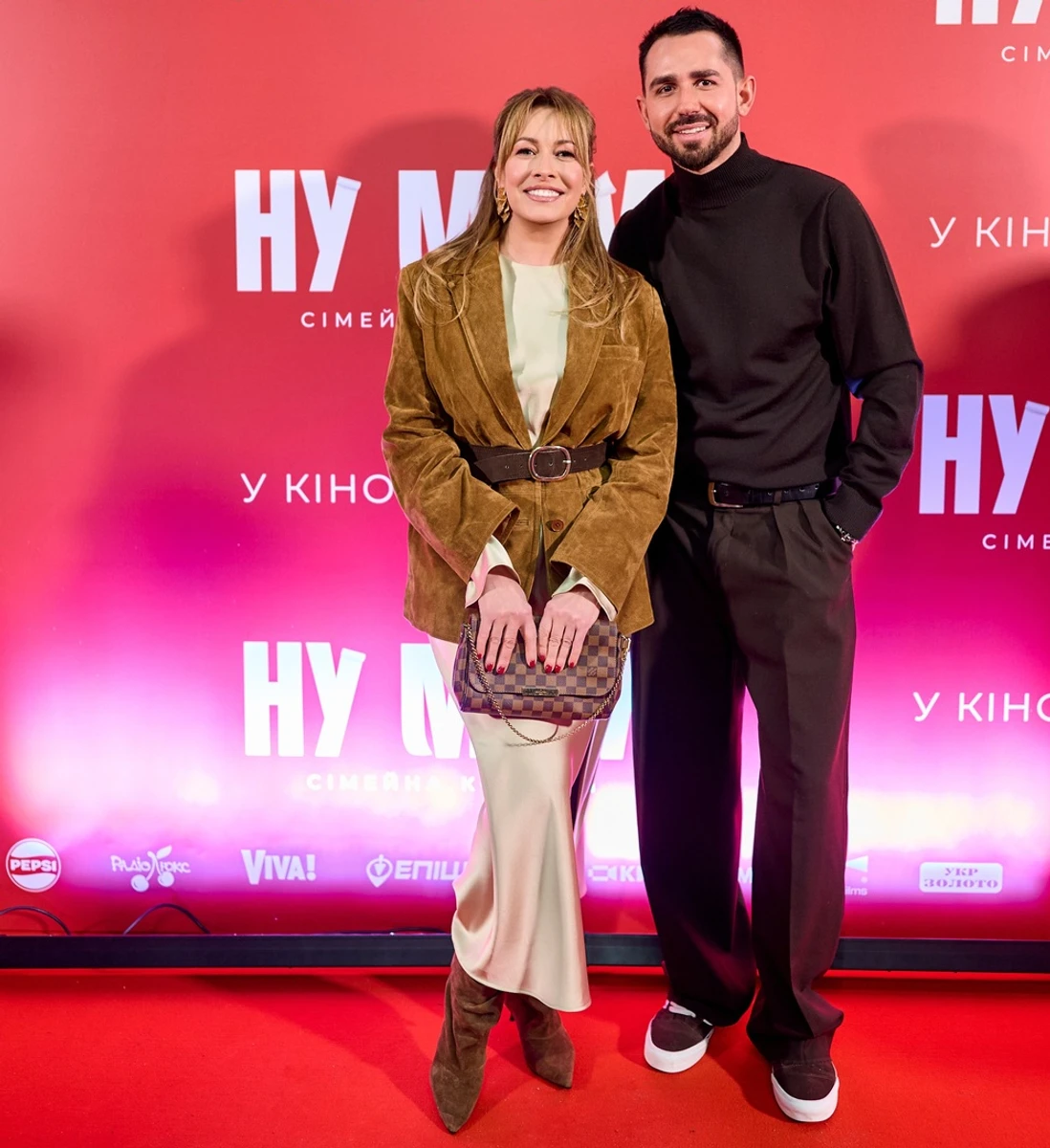 Олена Кравець у ніжному максі на показі фільму Євгена Таллера Ну мам