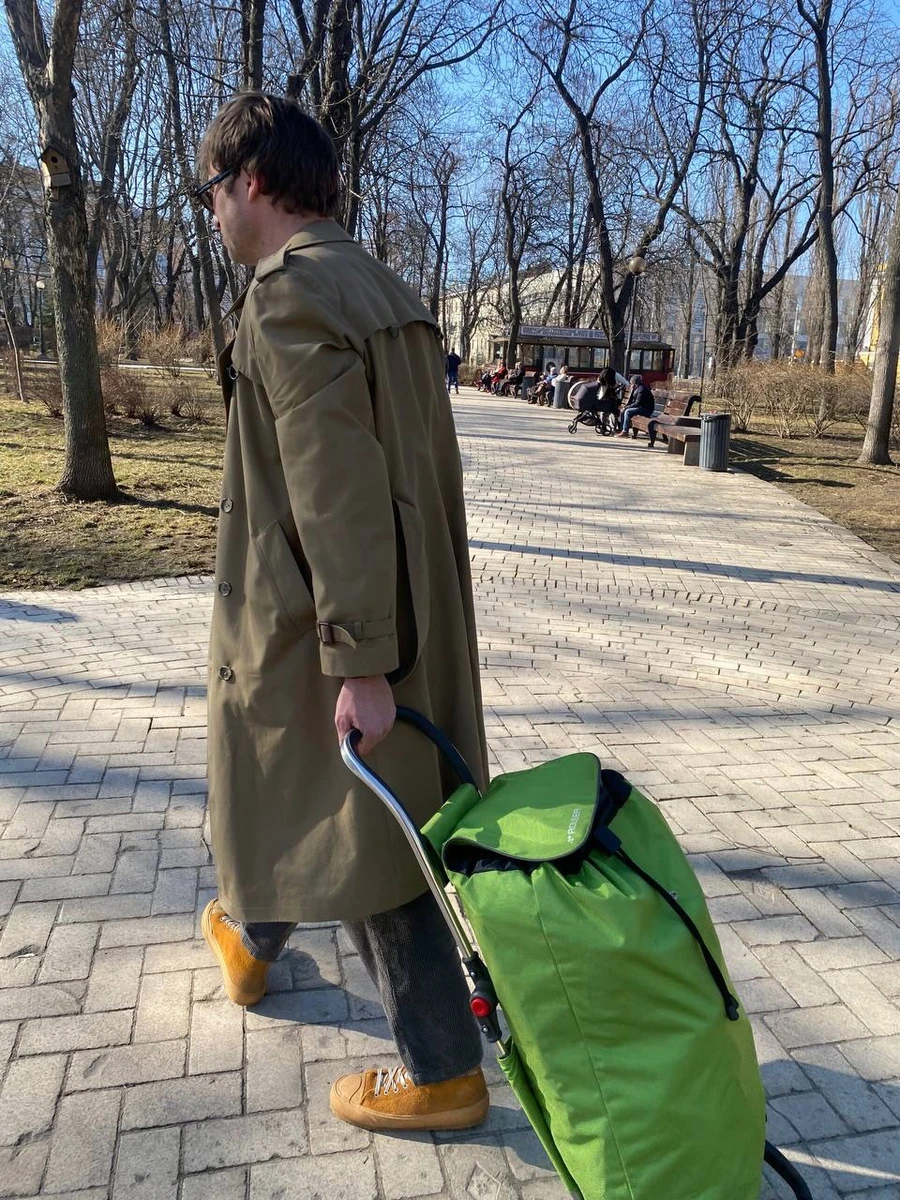 Єгор Гордєєв прогулявся парком з яскравою кравчучкою