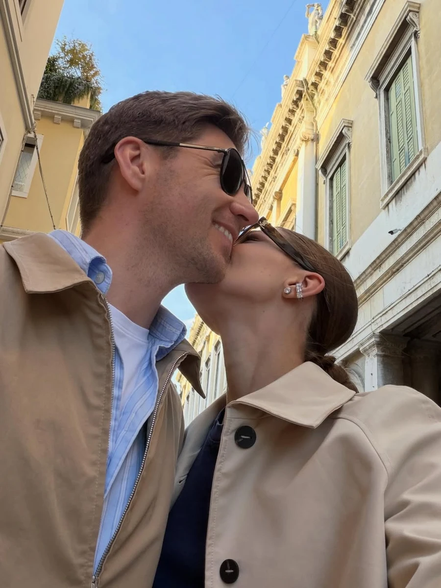 Дружина Володимира Остапчука наробила романтичних фото з чоловіком у Венеції