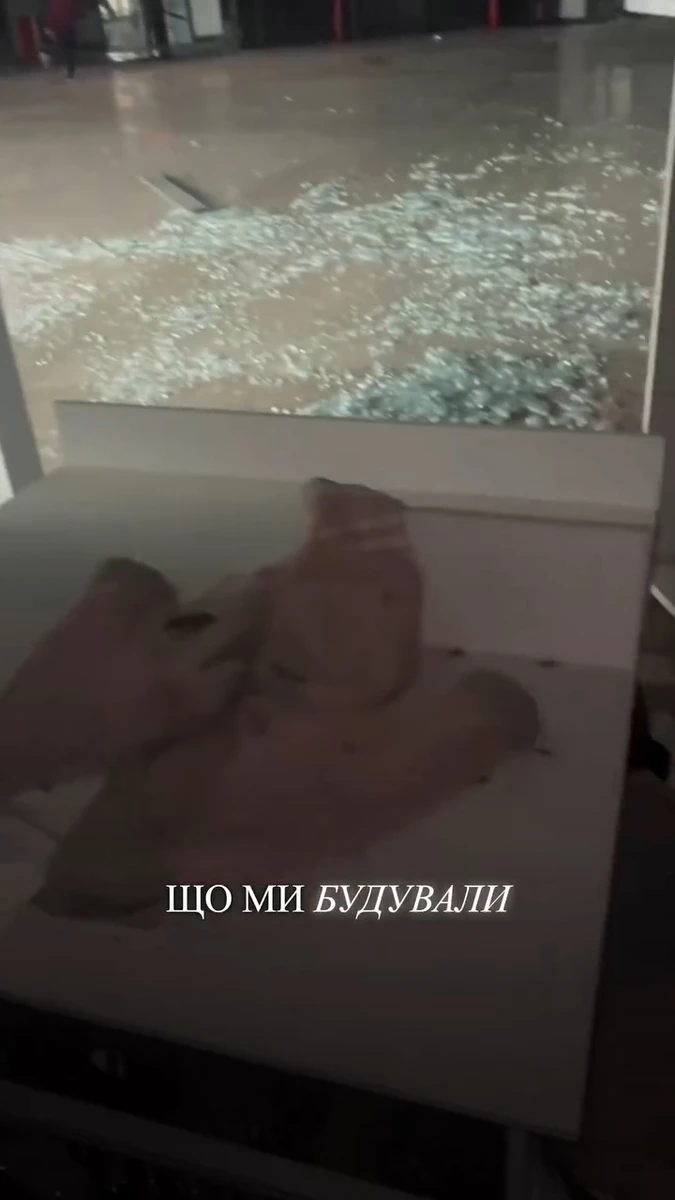 Андре Тан показав зруйнований магазин