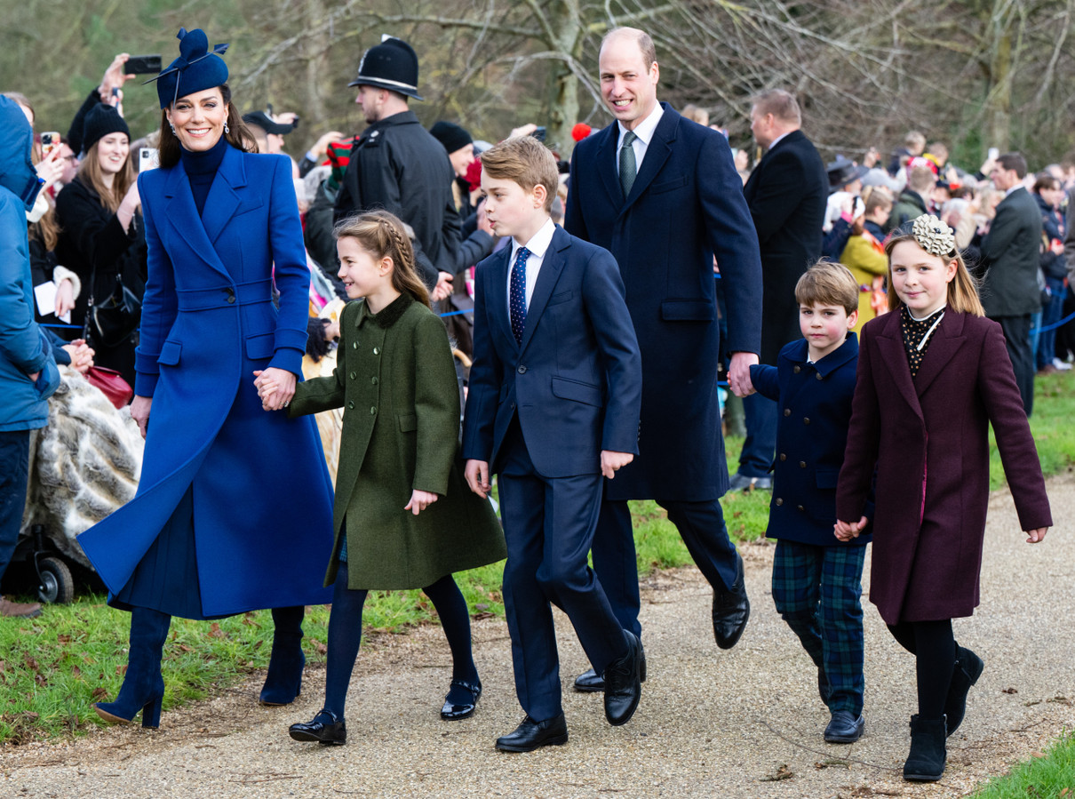 Принцеса та принц Вельські з трьома дітьми та племінницею Вільяма Мією прямують на різдвяну службу