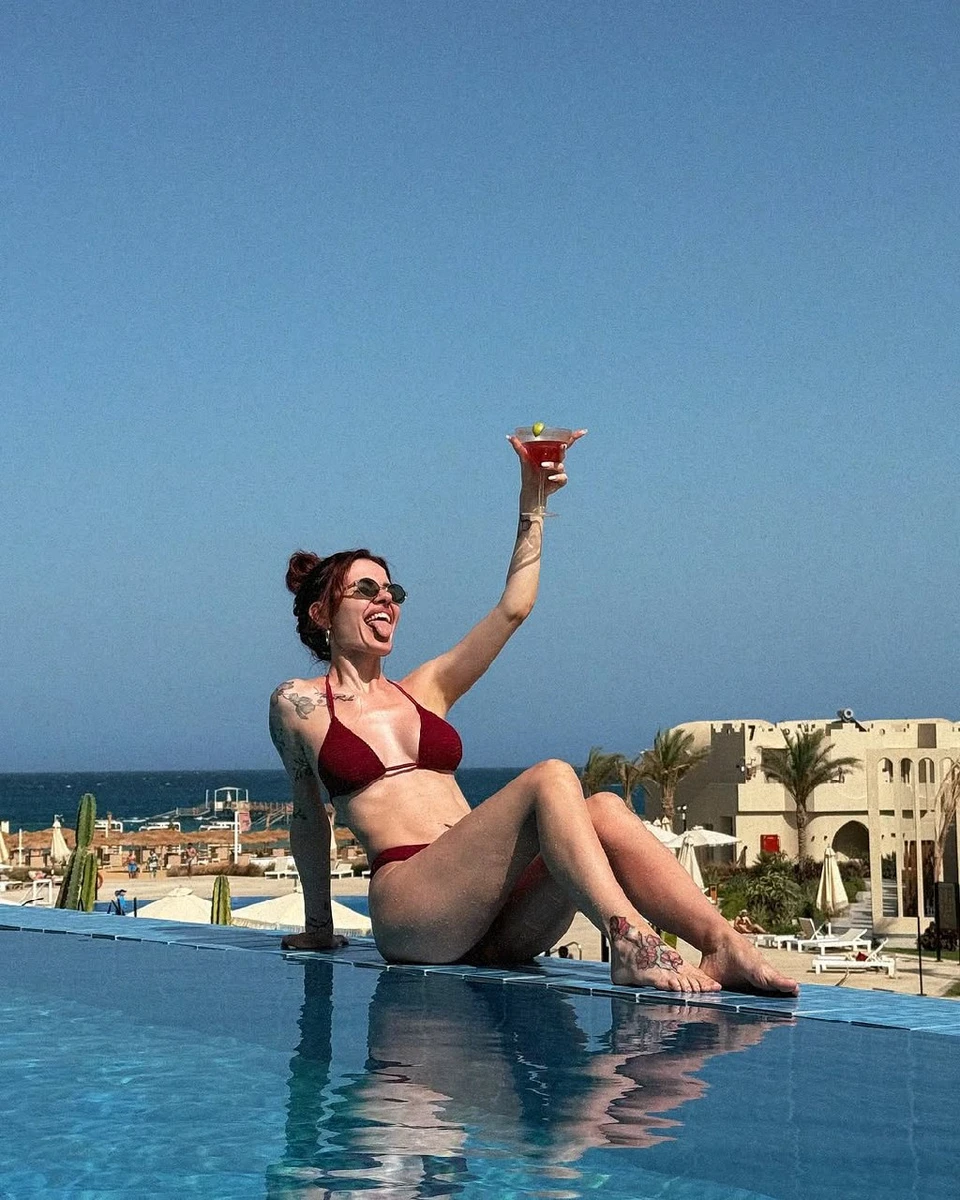 Анастасія Середа посвітила тілом в купальнику