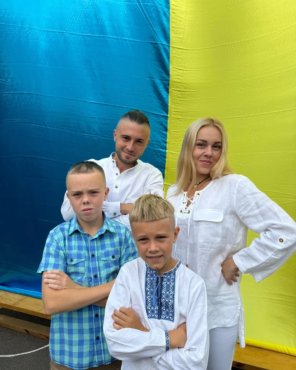 Олена Тополя з чоловіком та синами