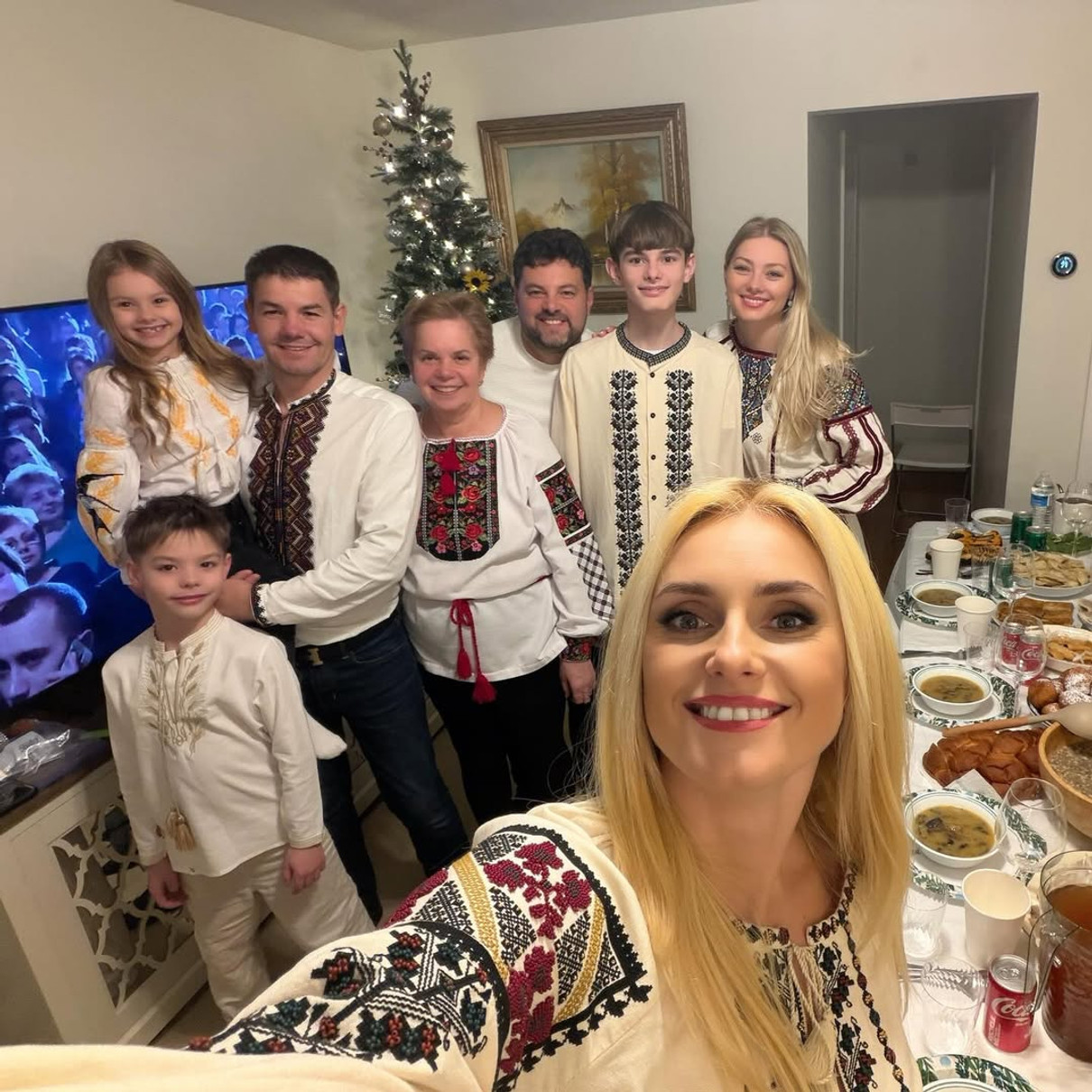 Ірина Федишин з родиною у вишиванках відсвяткували Різдво в Америці