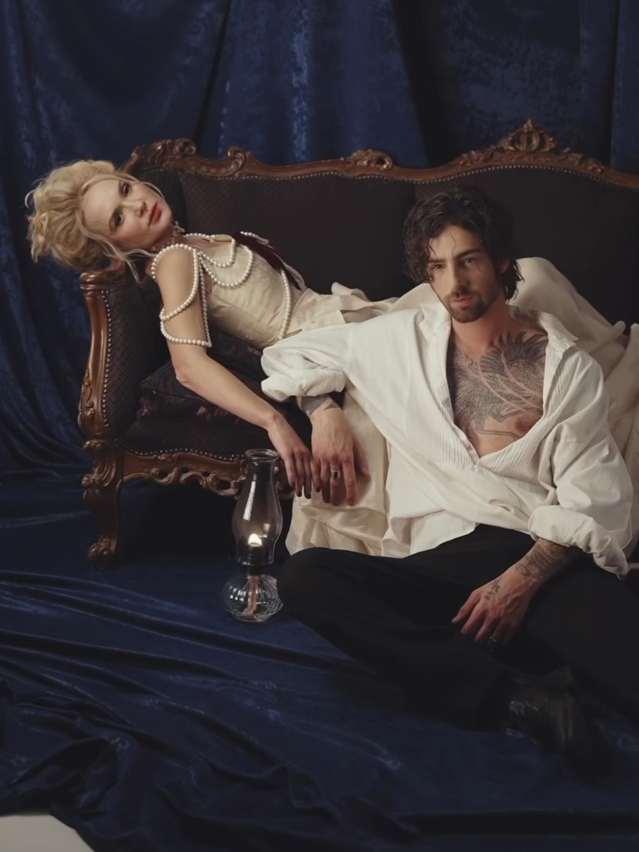 Володимир Дантес з голим торсом посидів коло Олени Лавренюк на сексі кадрах