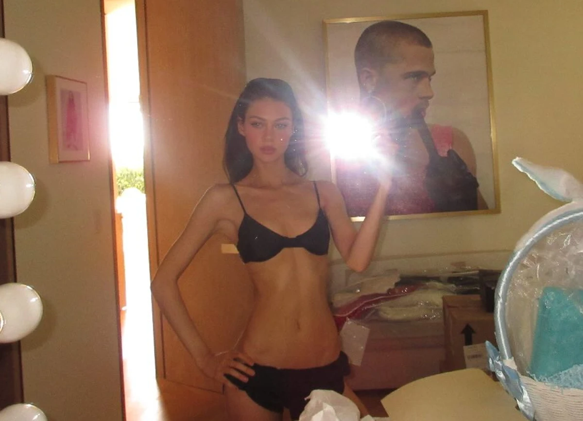 Невістка Бекхемів посвітила струнким тілом у ліфчику і шортах