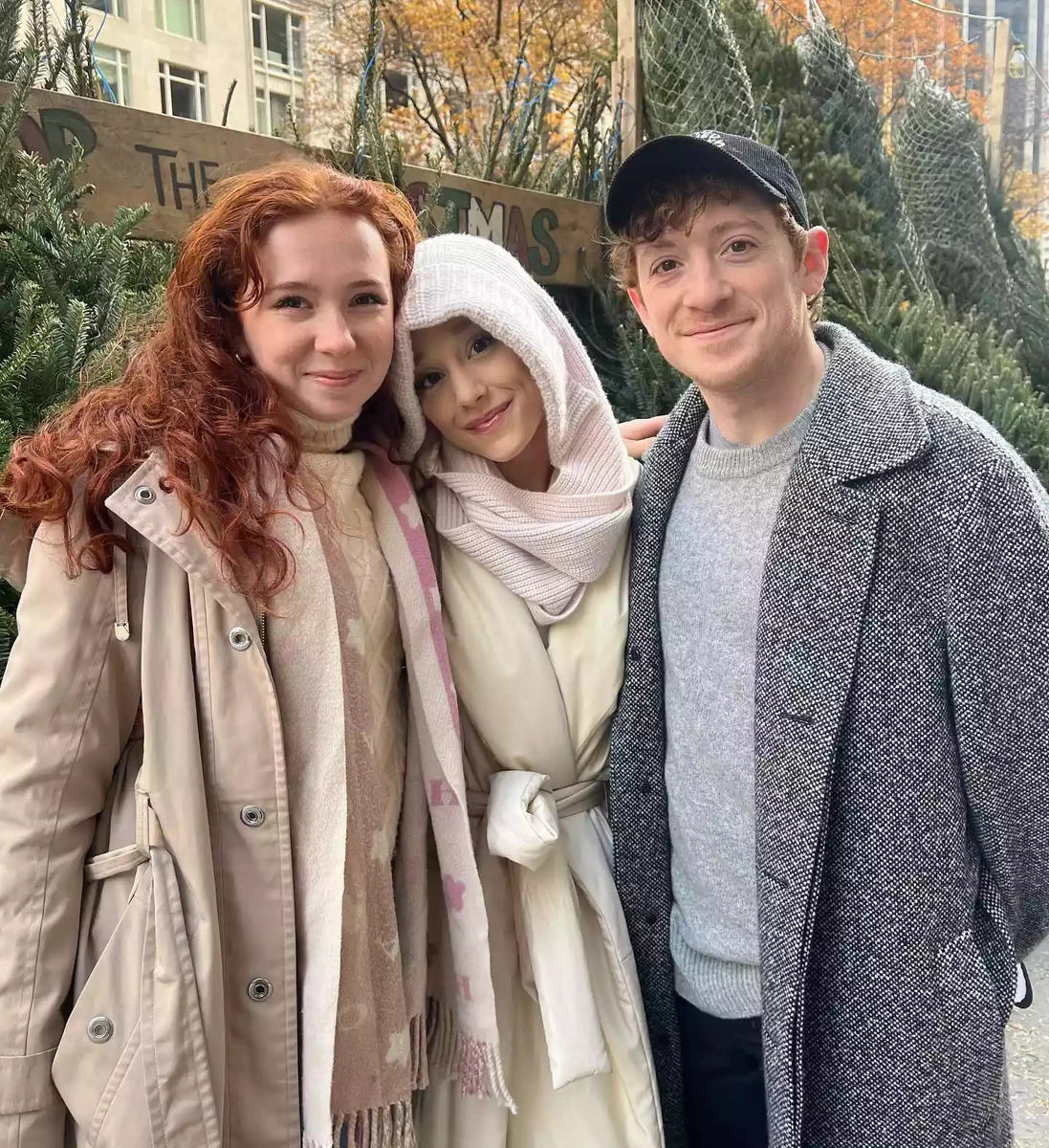 Арі та Ітан із фанаткою