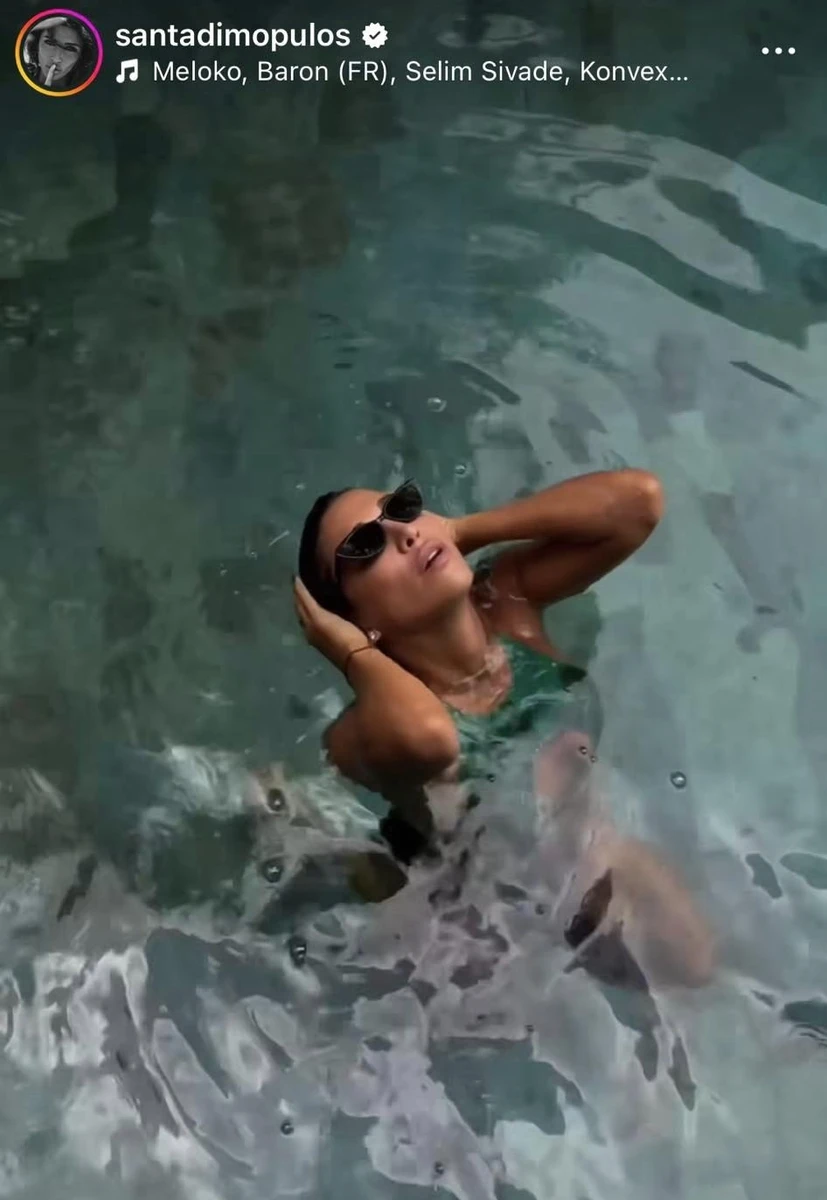 Санта Дімопулос в купальнику