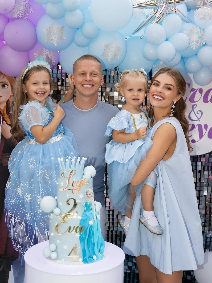 Зінченко з дочками і дружиною