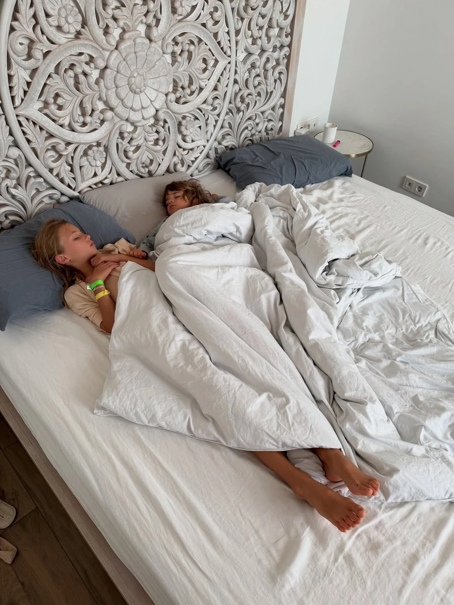 Даша Кацуріна запостила смішне фото дітей у ліжку