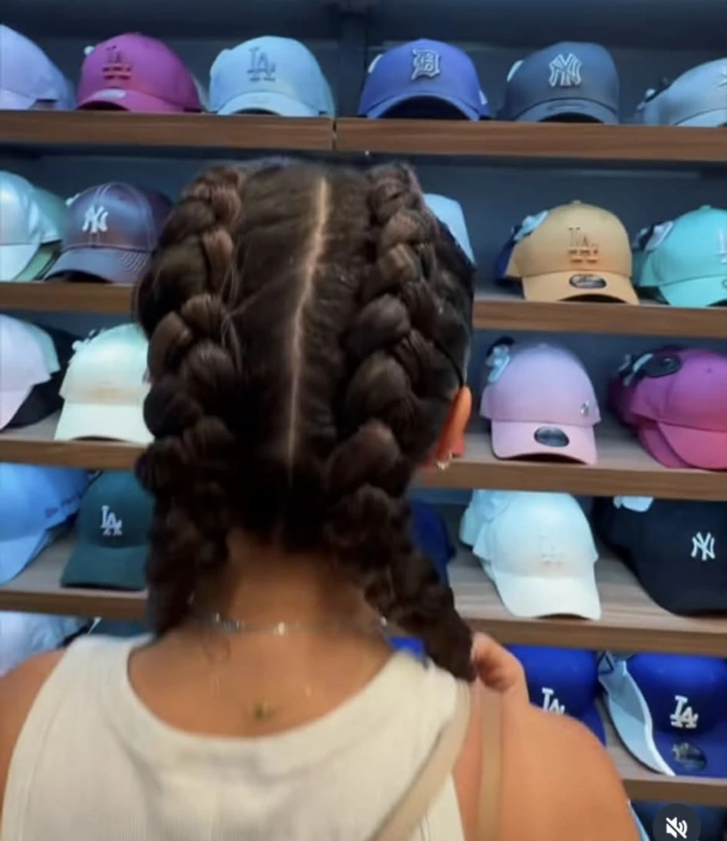 Каменських заплела коси