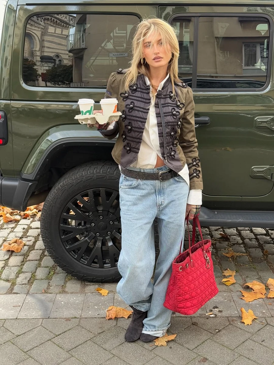 Образ з наполеонівським жакетом і джинсами