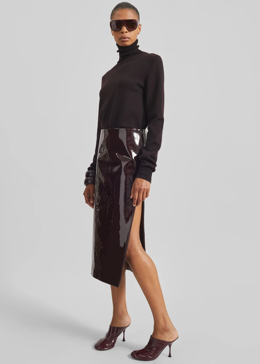 Лакова спідниця