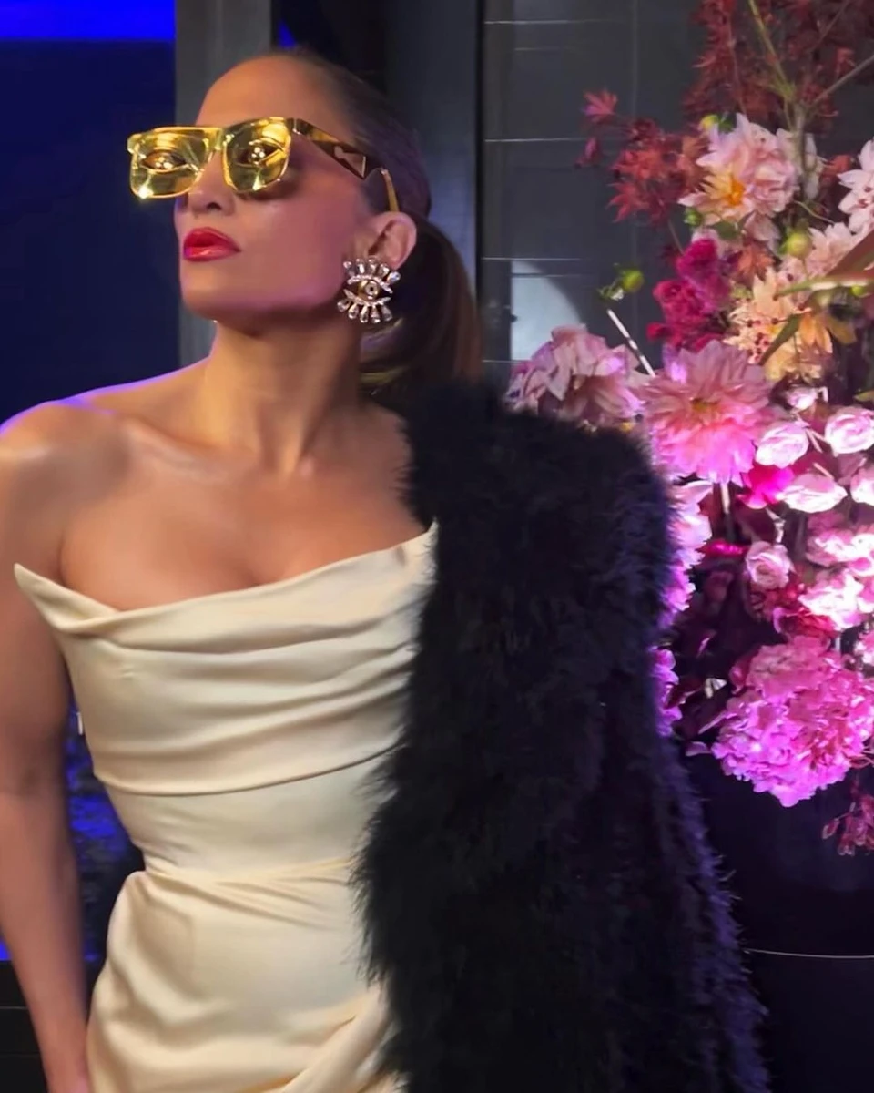 Нещодавно Джей Ло позувала для бренду спідньої білизни