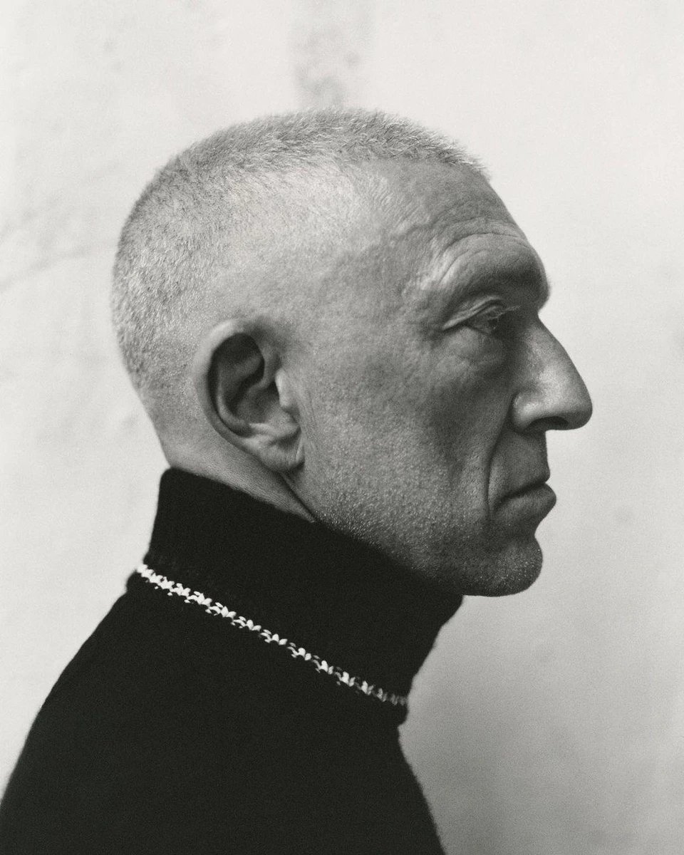 56-річний актор позував у Prada