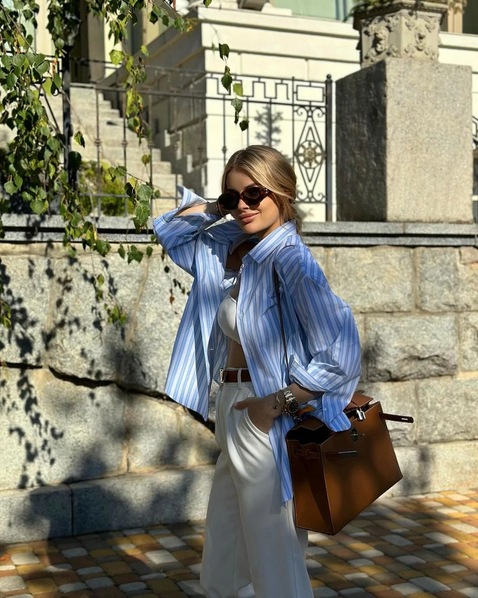 Влада Зінченко у стильній смугастій сорочці