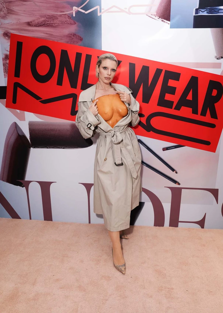 Джулія Фокс вразила провокаційним образом на Тижні моди в Нью-Йорку