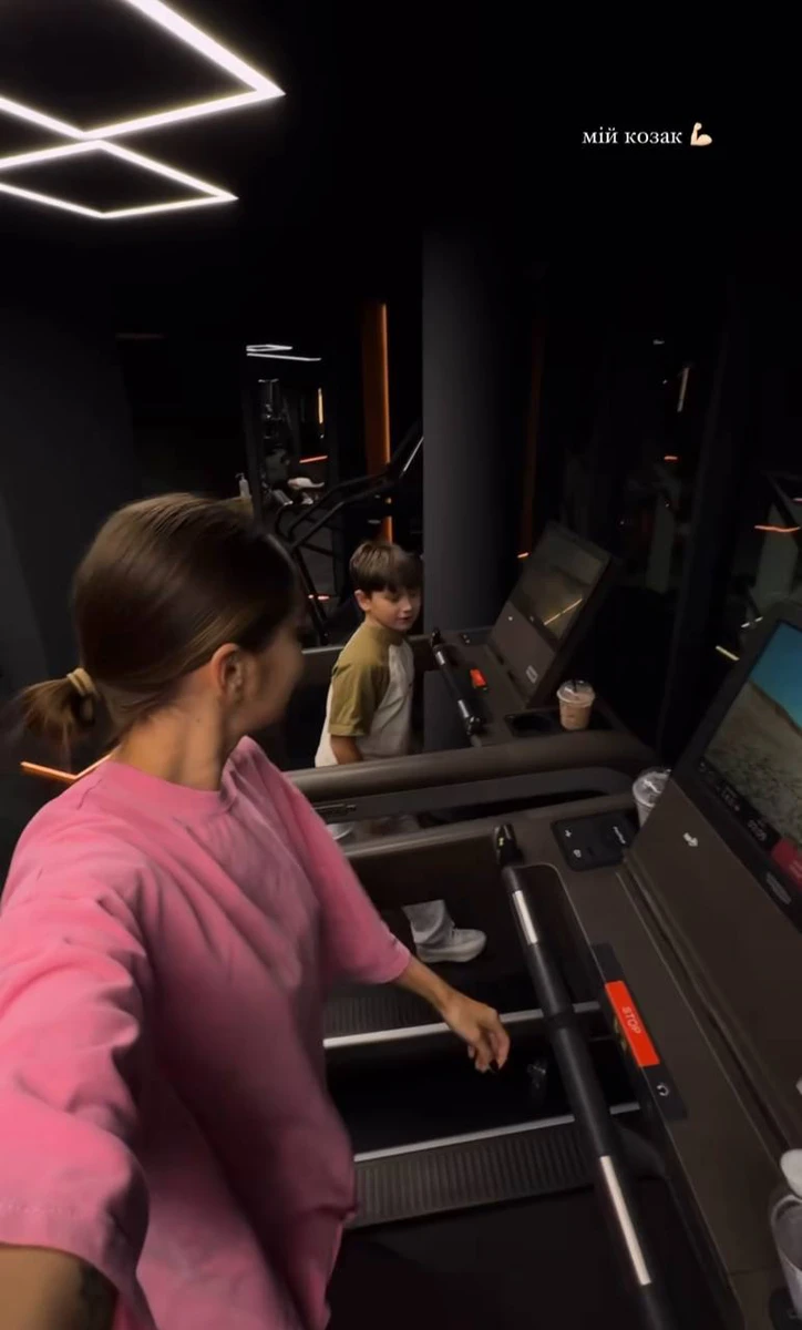 Саша Бо у спортзалі з Данею
