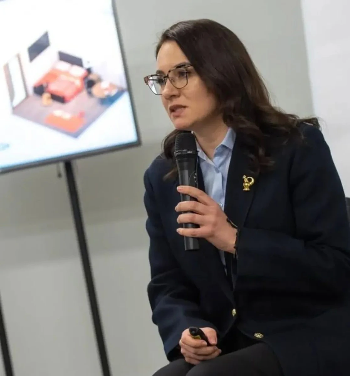 Юлія Свириденко з брошкою