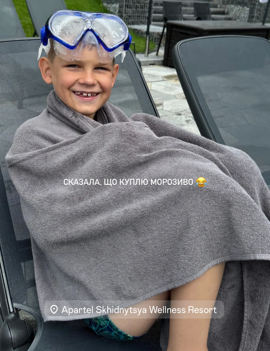 Міша Романова насмішила фото з сином у Карпатах