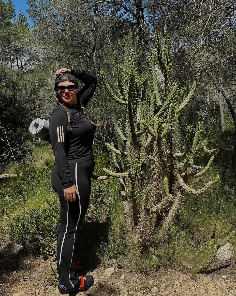 Олександра Заріцька у чорному обтислому