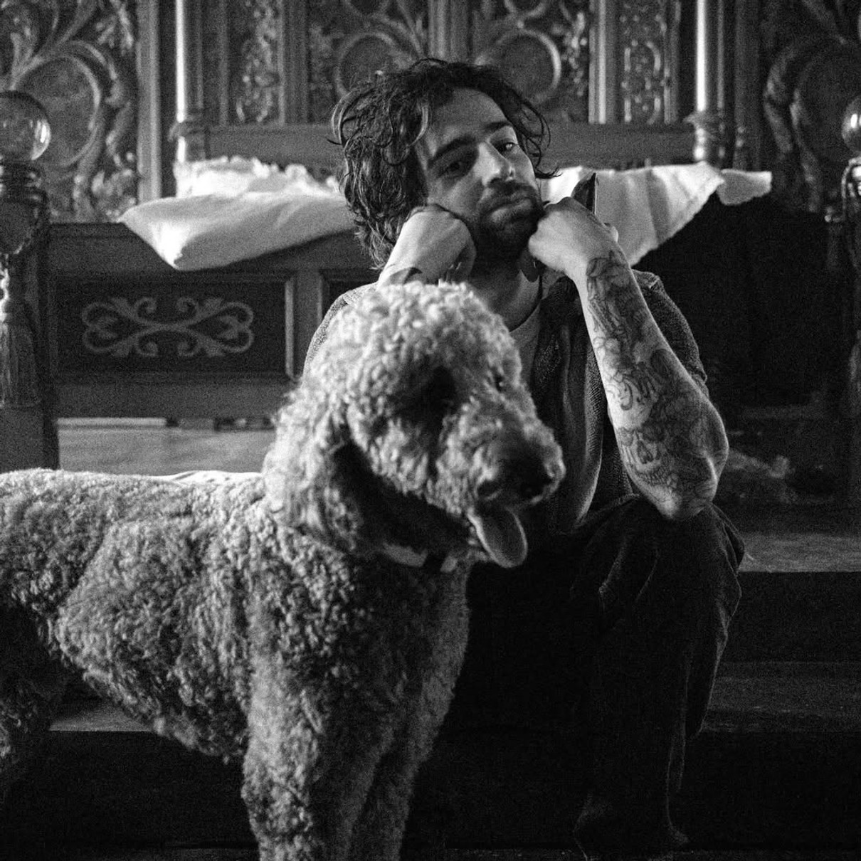 Володимир Дантес показався з песиком Даші Кацуріної