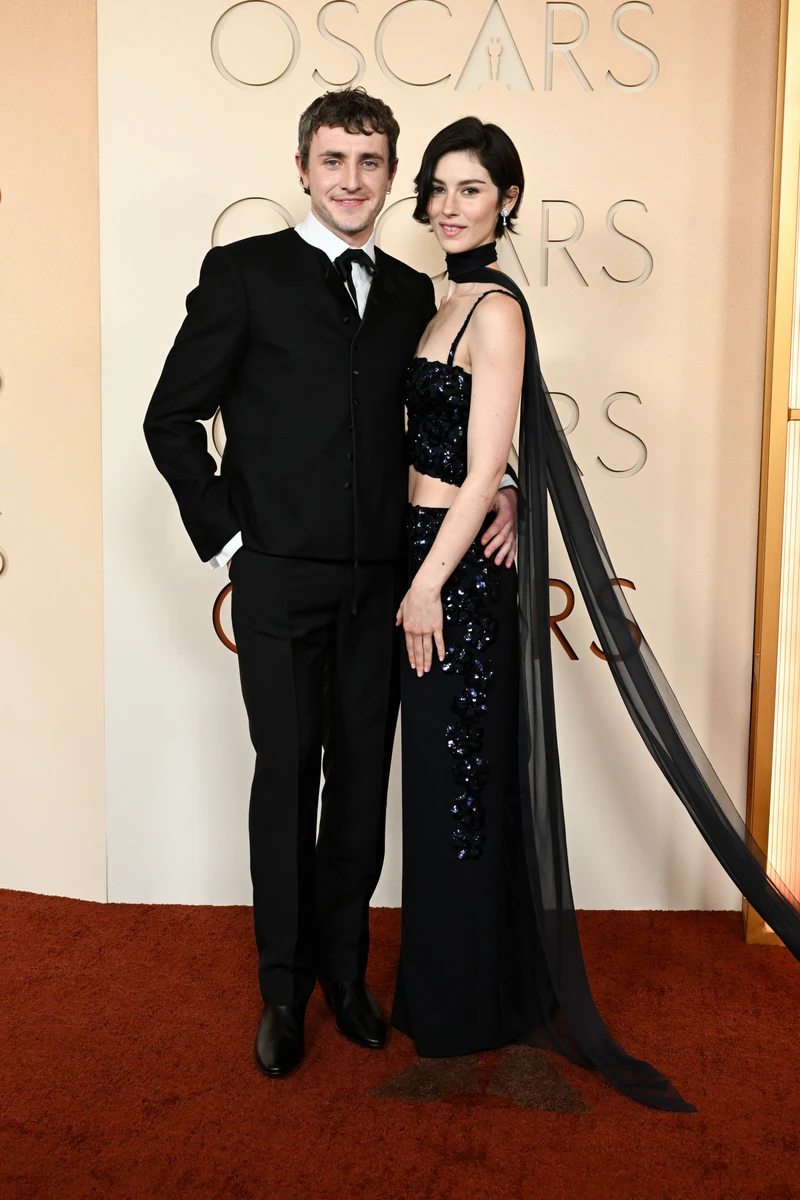 Пол Мескаль з коханою-співачкою на вечірці Оскара-2026
