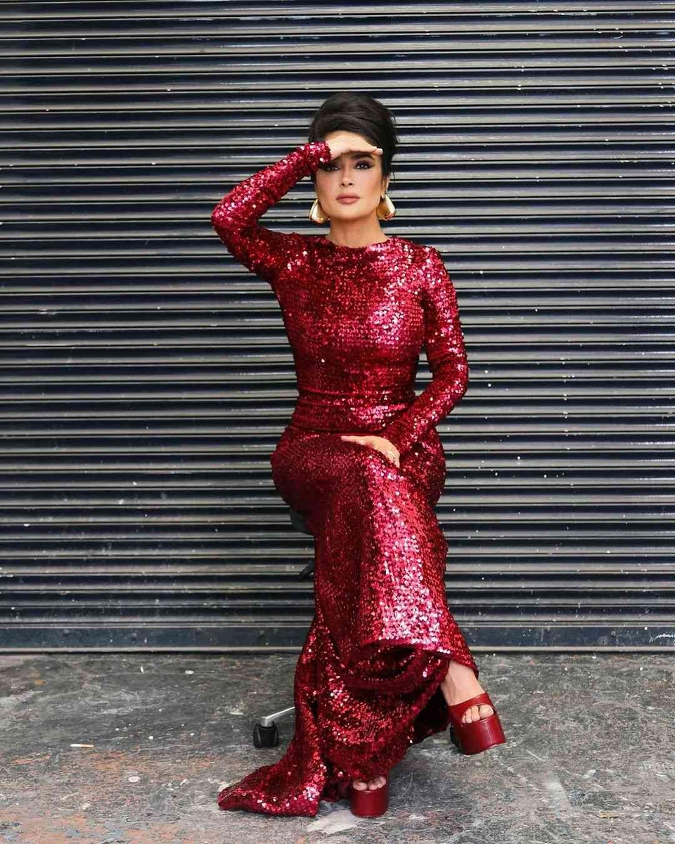 Instagram VS реальність, - підписала Сальма це і наступні фото з бекстейджу гламурної зйомки