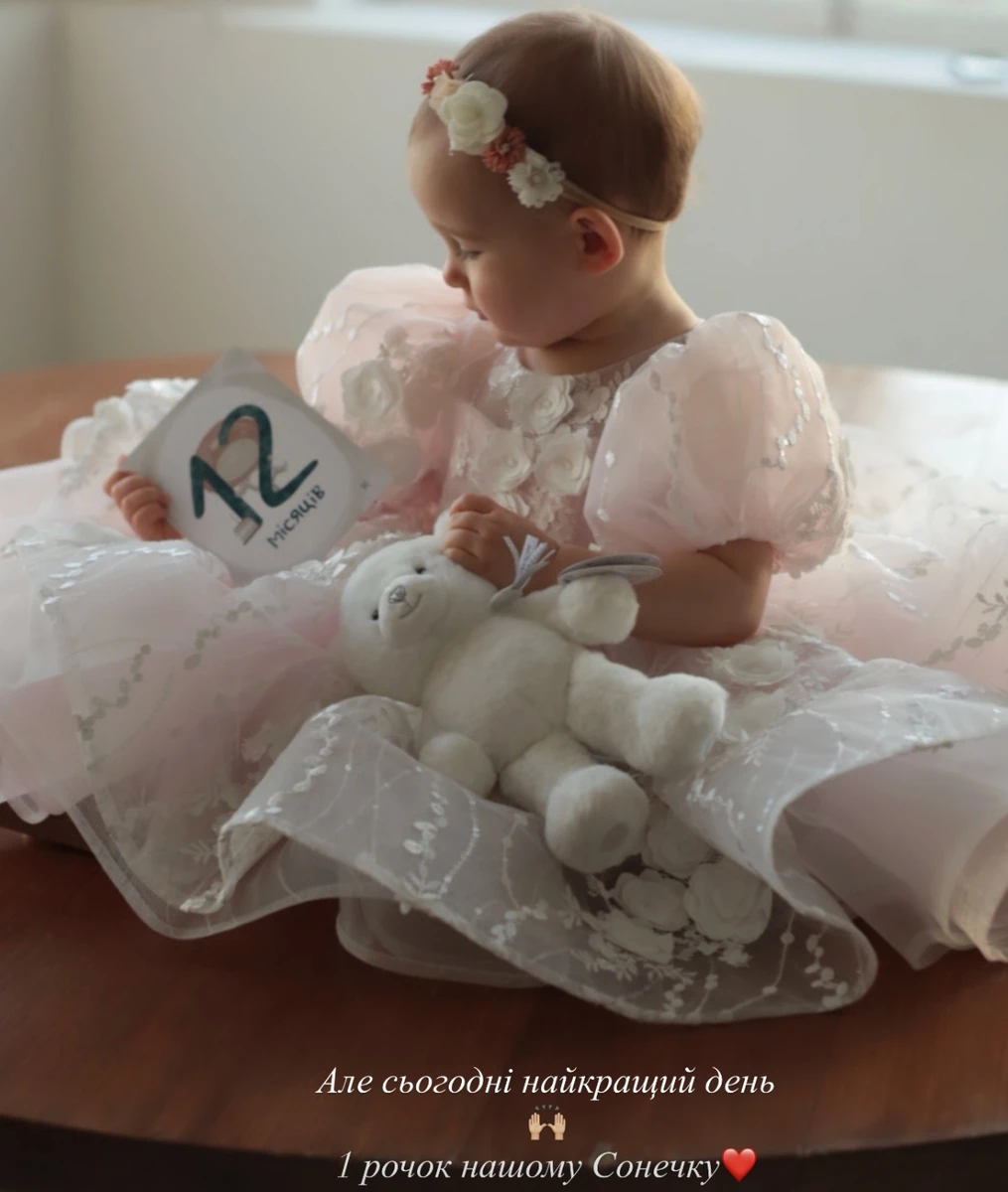 Дружина POSITIFF показала їхню дочку в милій сукні