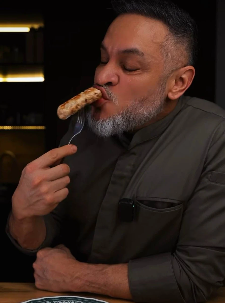 Зірковий кухар посмакувв сосисками