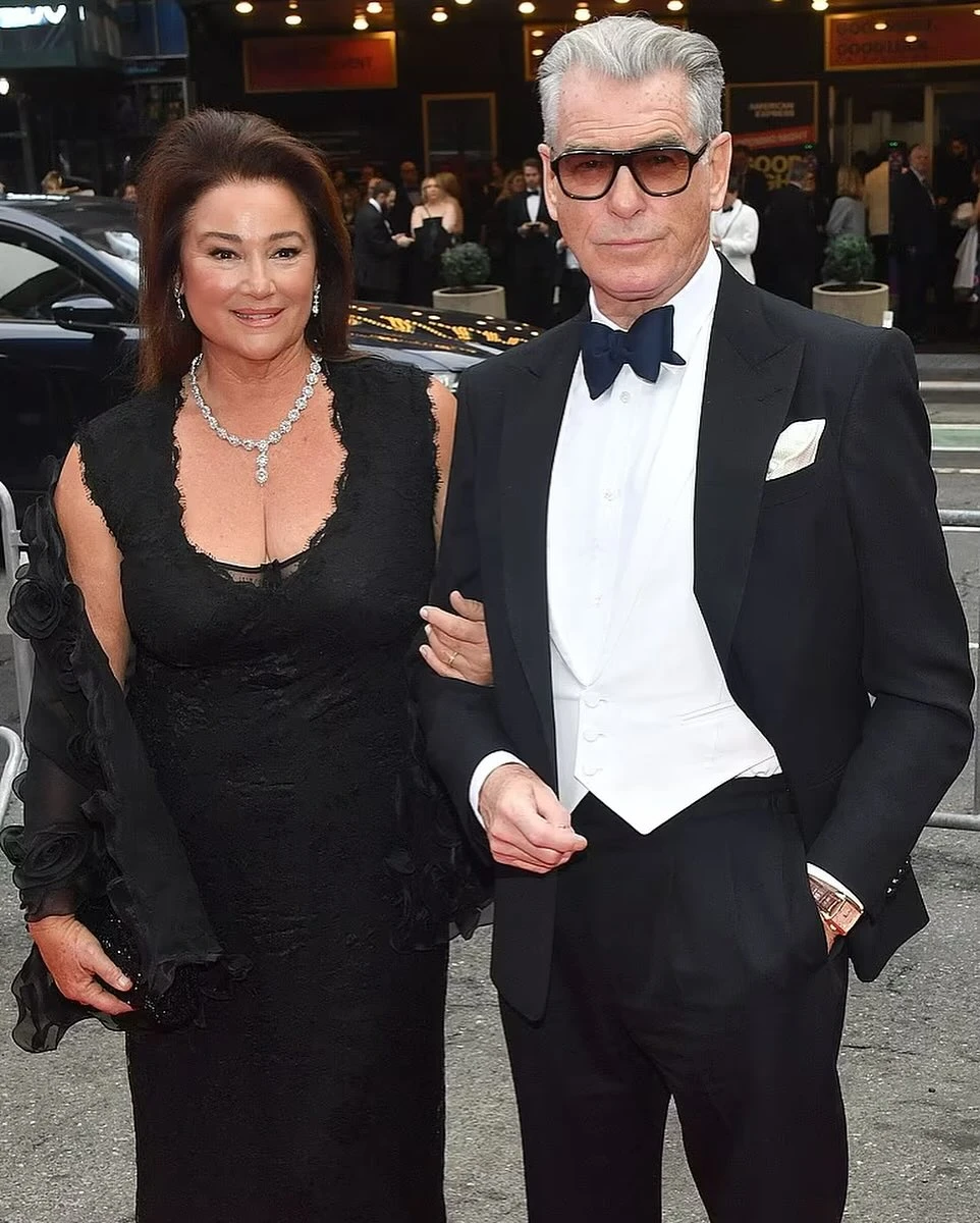 Пірс Броснан з дружиною попозував на червоній доріжці