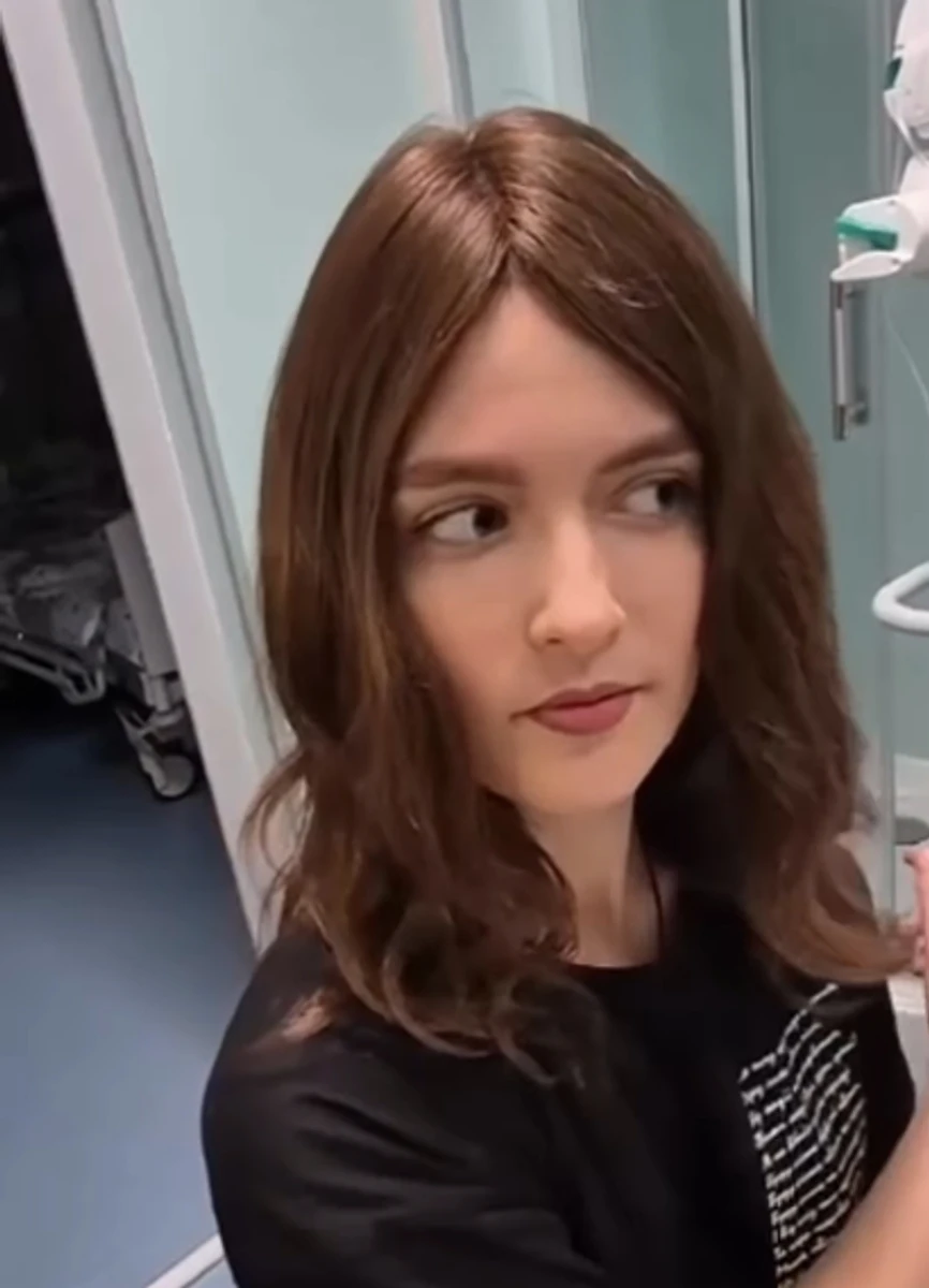 Артем Пивоваров зроби особливий подарунок онкохворій дівчинці