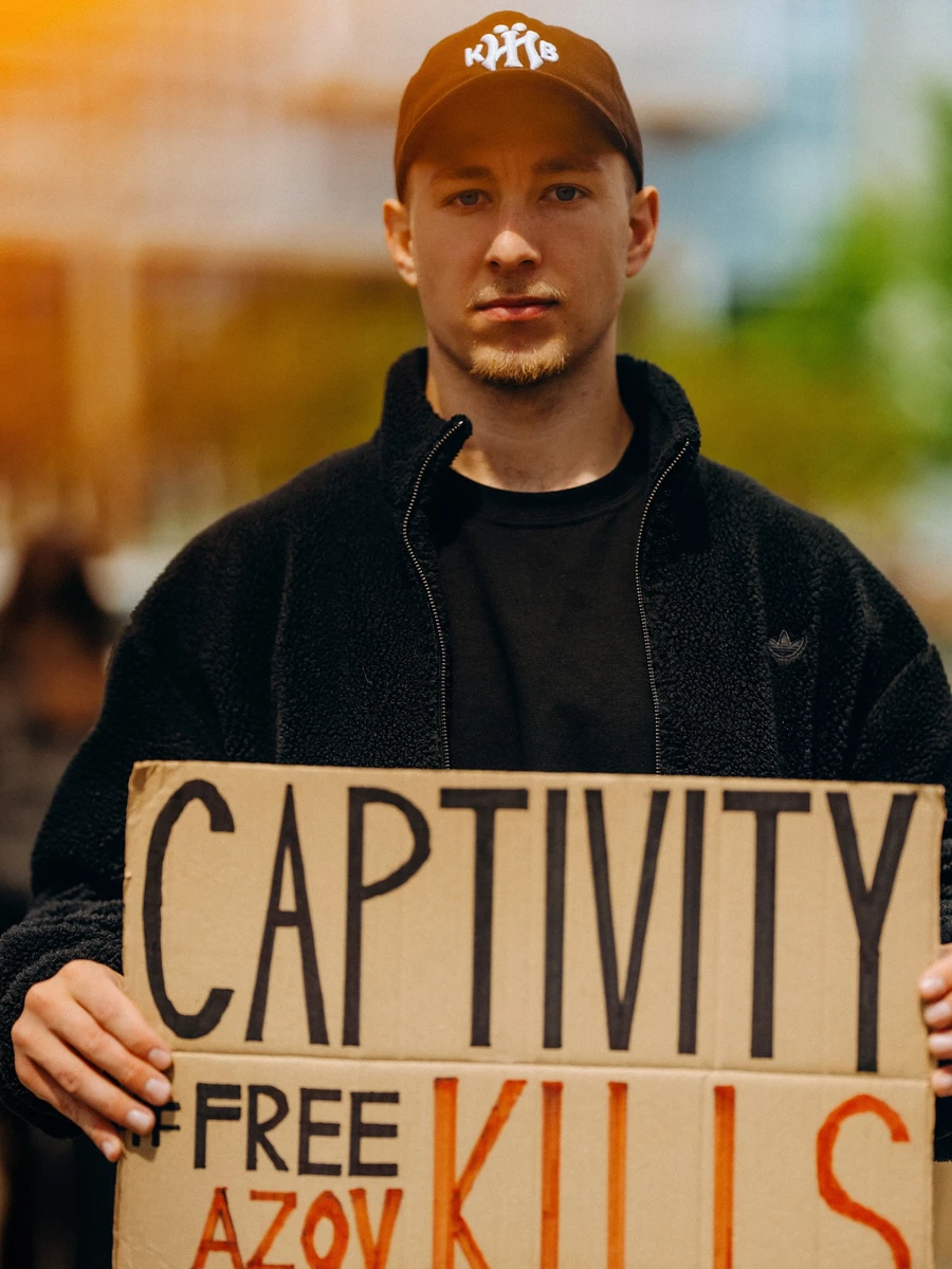 Олександру незрозуміло, чому СБУ нічого досі не зробила проти дій блогерки Алхім 