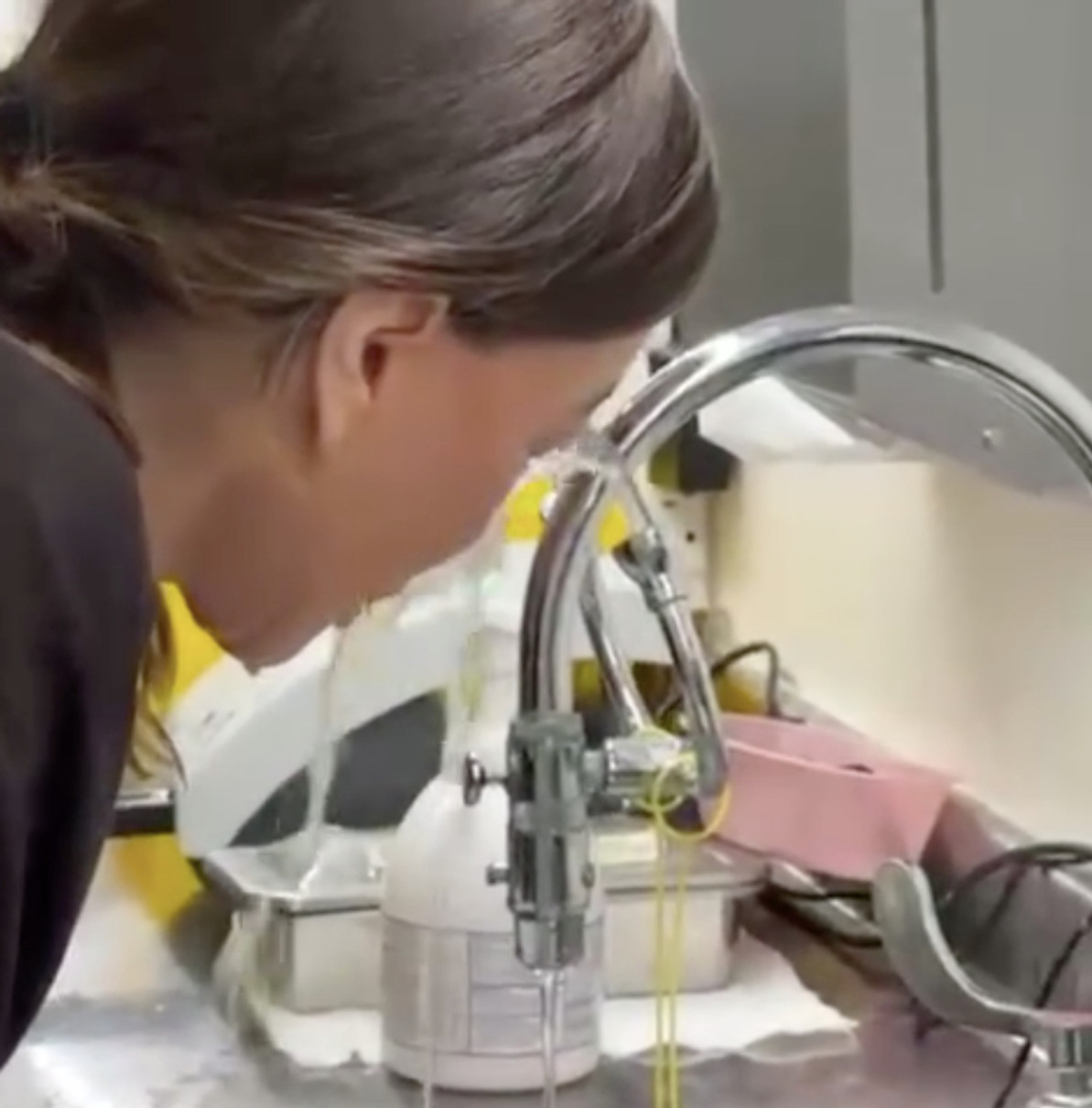 Софія Вергара показала, як водою промивала набрякле око під час кінопремії