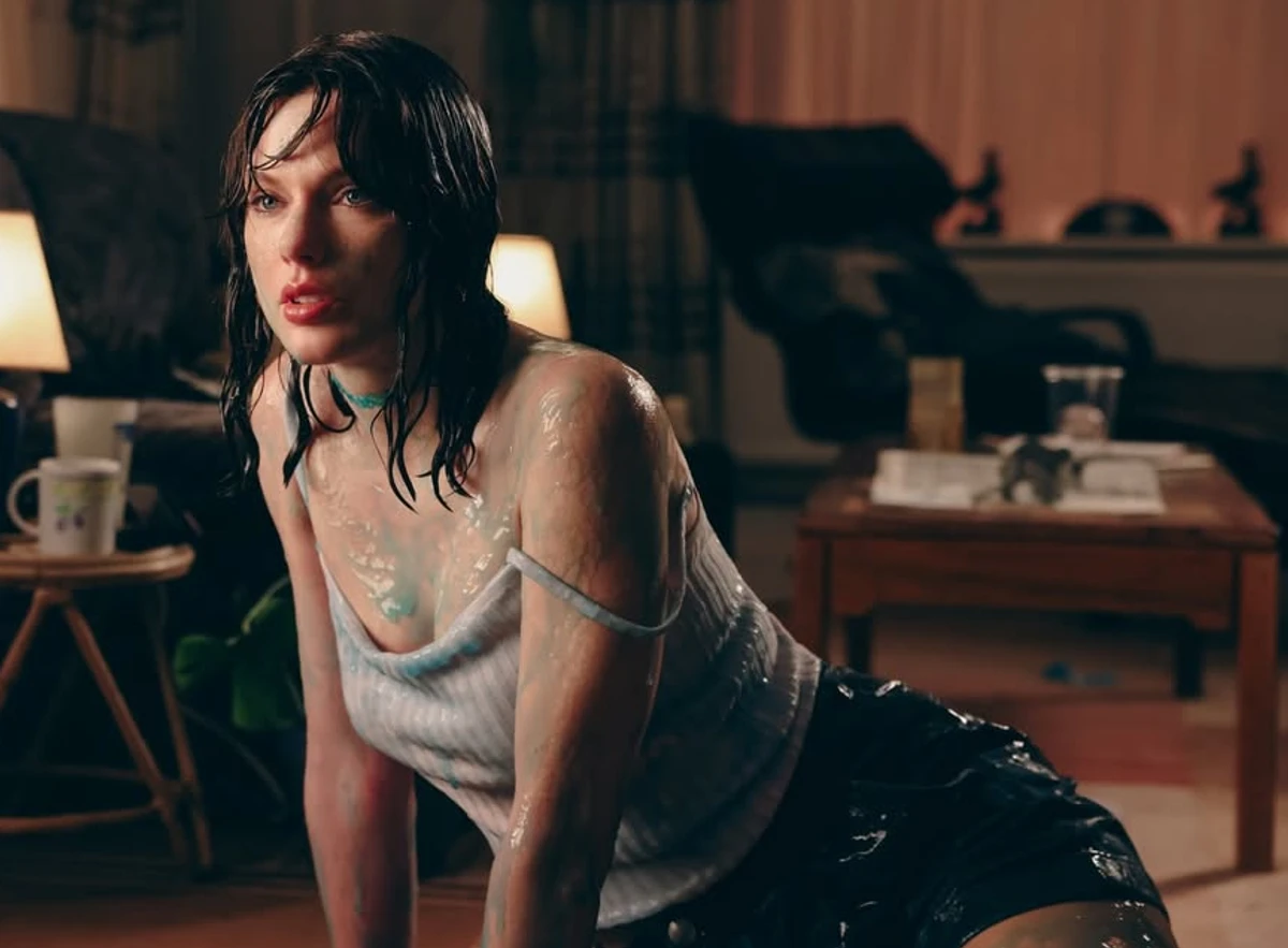 Тейлор Свіфт блиснула мокрими формами у кліпі