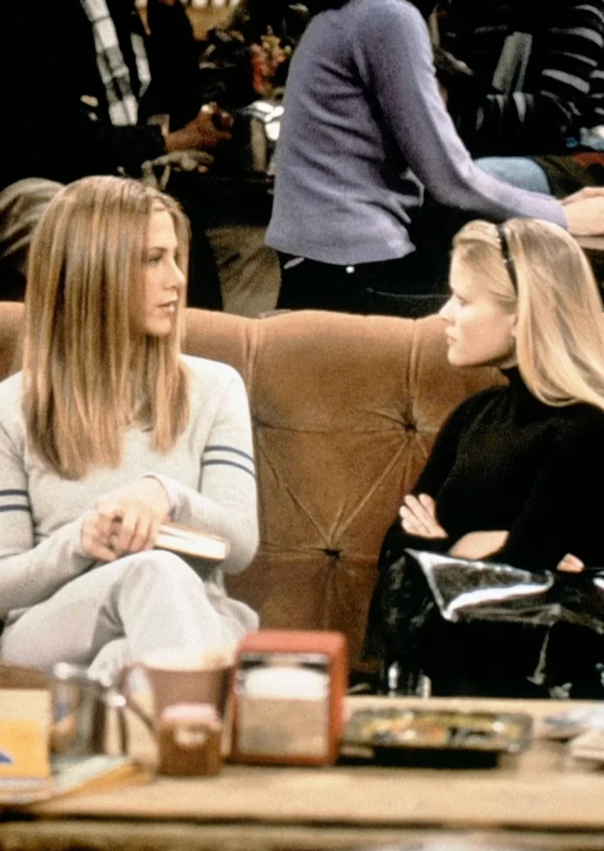 Дженніфер Еністон привітала Різ Візерспун з 50-річчя архівними фото