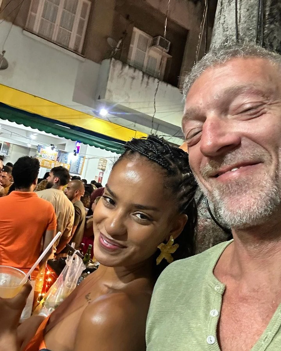 Судячи з фото, Кассель щасливий зі своєю на 30 років молодшою пасією