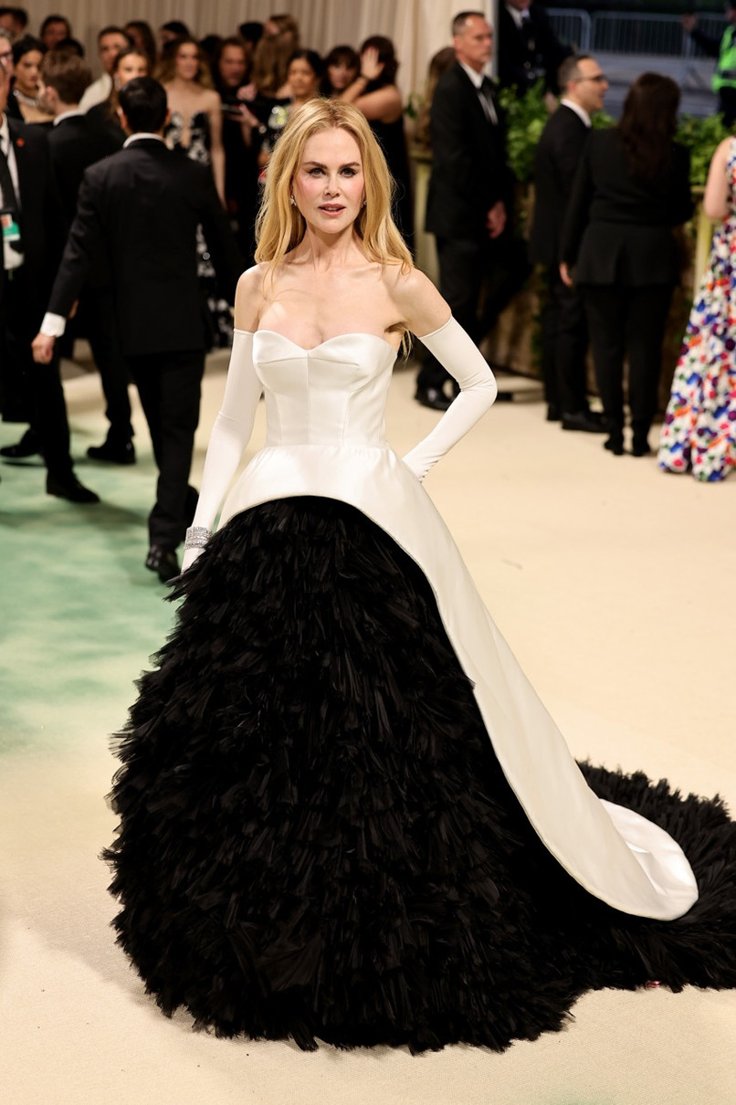 Ніколь Кідман та її сукня принцеси, натхненна розкішним вбранням колись величного дому моди Balenciaga 
