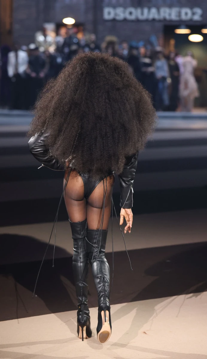 Наомі Кемпбелл показала сідниці