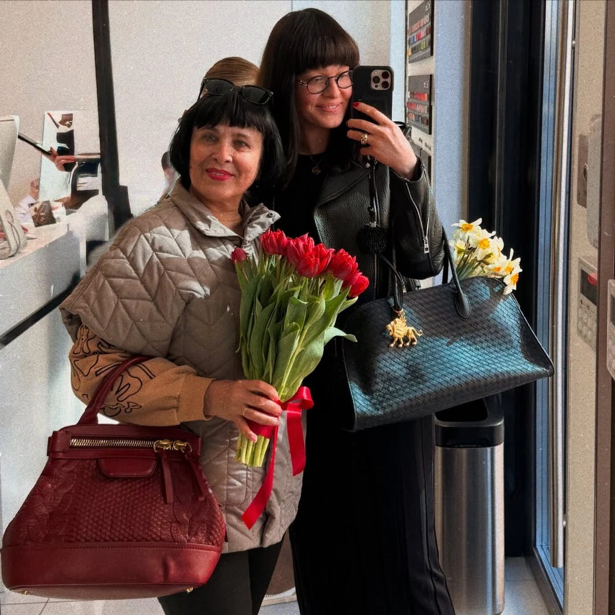 Даша Астаф'єва попозувала коло мами