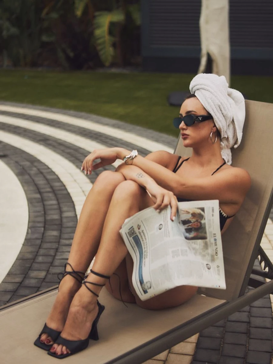 Ганна Різатдінова у рушнику попозувала для фото