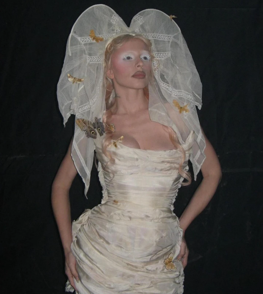 Джулія Фокс в епатажному луці