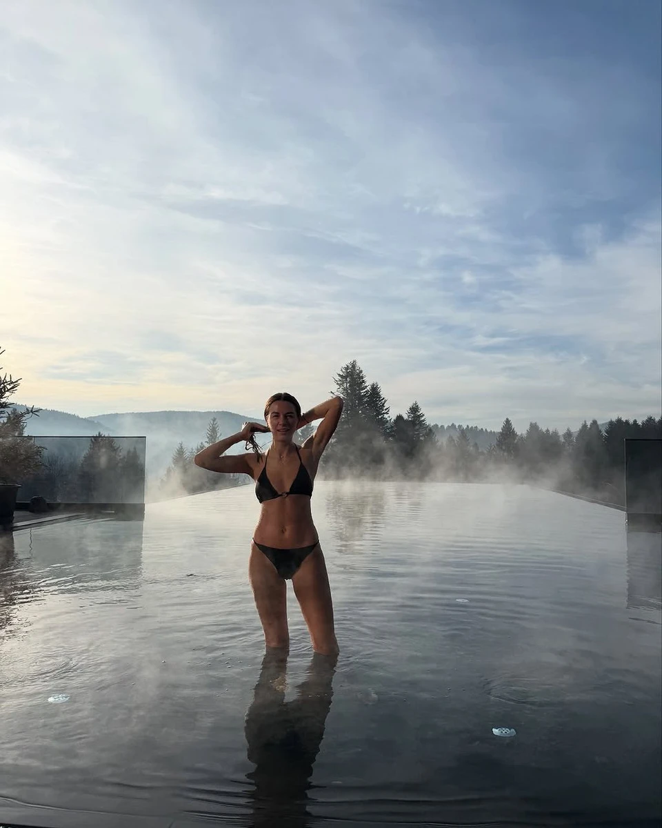 На фото важко розгледіти зайві кіло жінки